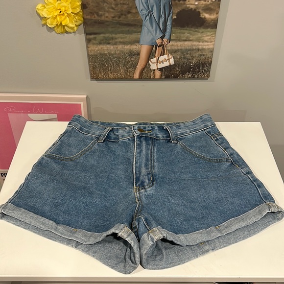 SHEIN | rolled hem denim shorts | size S :) - Picture 2 of 8